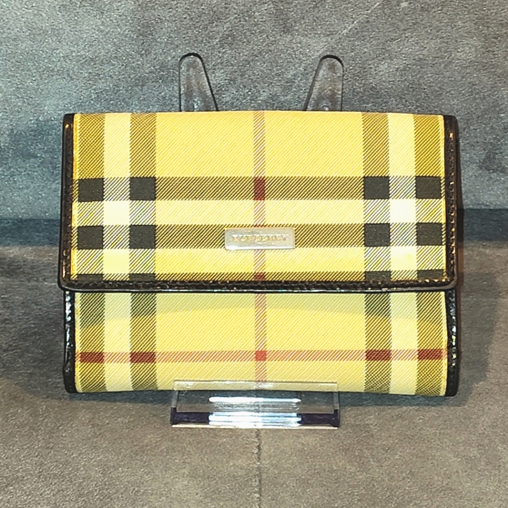 BURBERRY NOVA CHECK COATED CANVAS & BLACK  PATENT LEATHER BI-FOLD SNAP WALLET